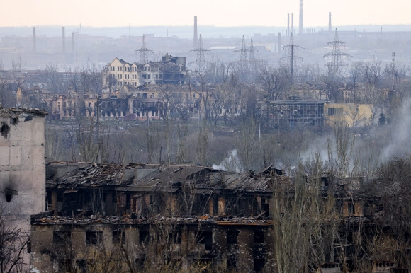 A residential area in the southeastern port city of Mariupol, damaged by shelling following the Russian invasion of Ukraine.  2022.4.22 TAS Yonhap News