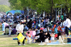 [속보] 오후 6시까지 5만5015명 확진…전날보다 5467명 ↓