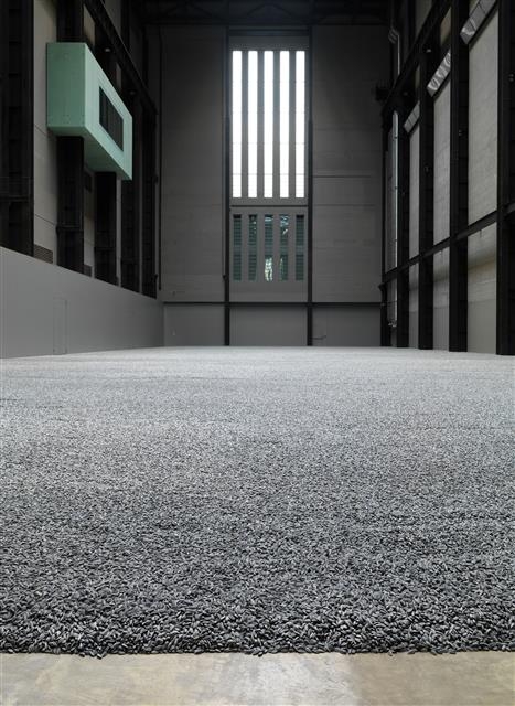 해바라기씨, 2010, 테이트모던 설치 전경 2010.  아이웨이웨이 스튜디오 ⓒ Ai Weiwei Studio·국립현대미술관 제공