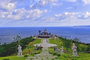 삼척 수로부인 헌화공원 일대 바닷가 절경에 자동차도로가 새로 개설된다. 삼척시 제공