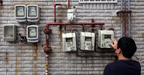 서울 주택가의 도시가스 요금 계량기.