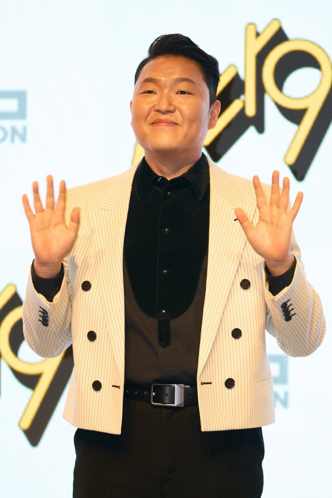 O cantor Psy está em uma coletiva de imprensa para comemorar o lançamento do nono álbum regular 