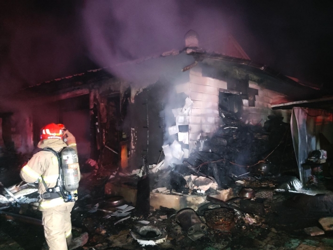 1일 0시 21분쯤 강원 홍천 서면 모곡리의 한 주택에서 불이 나 4명이 숨졌다. 강원도소방본부 제공