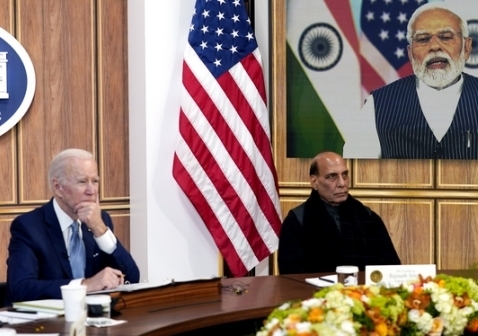 조 바이든(왼쪽) 미국 대통령이 지난달 11일(현지시간) 워싱턴 백악관에서 가진 나렌드라 모디 인도 총리와의 화상 회담에서 심각한 표정을 짓고 있다. 미국 입장에선 대러 제재의 실효성을 높이려면 인도의 도움이 절실한 상황이다. 워싱턴 AFP 연합뉴스