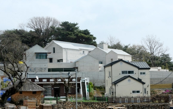 양산시 평산마을에 신축한 문재인 대통령 사저