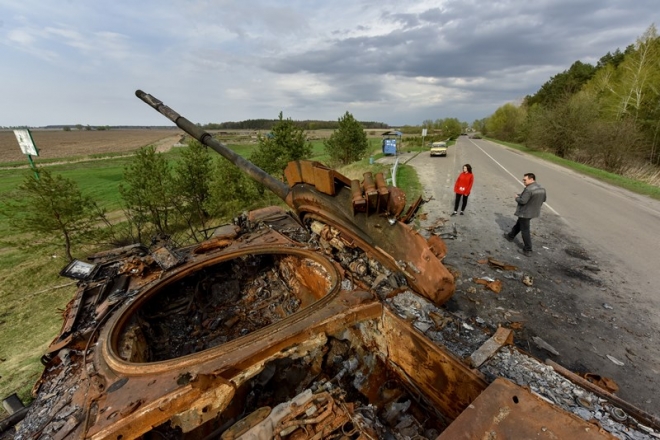 우크라이나군의 대전차공격으로 파괴된 러시아 탱크의 모습. 사진=EPA 연합뉴스