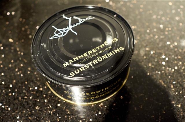 청어를 발효시켜 만든 수르스트뢰밍이 담긴 캔. 스웨덴 등 북유럽의 전통 음식이다.