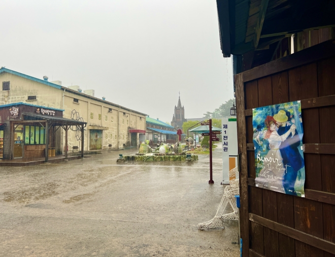 전북 완주군 삼례읍 삼례문화예술촌. 원래 이곳은 일제강점기 양곡수탈을 위해 세워진 양곡창고였으나 디자인박물관·책박물관·책공방·미술관·목공소 등으로 개조해 환골탈태했다. 완주군 제공