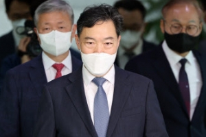 [포토] ‘대검청사 나서는’ 김오수 검찰총장