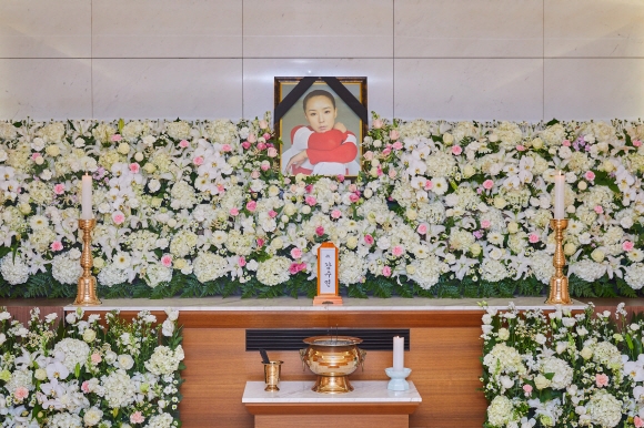 한국 영화의 큰 별 故 강수연의 빈소가 8일 삼성서울병원 장례식장에 차려져있다. 사진=故 강수연 배우 장례위원회