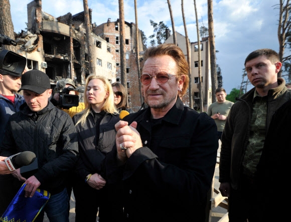세계적인 록밴드 U2의 보노가 우크라이나를 찾았다. AFP 연합뉴스