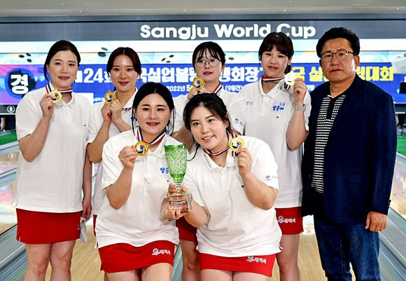 여자 5인조전 우승을 차지한 평택시청 선수들. 한국실업볼링연맹 제공