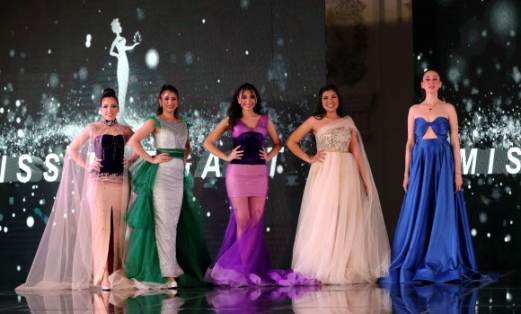 Egypt‘s Miss Elegant candidates model full length gowns during the Miss Elegant contest in Cairo, Egypt, 13 May 2022. Eleven Contestants will compete for the title of Miss Elegant 2022.  EPA 연합뉴스
