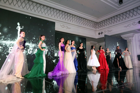 Egyptian contestants during the Miss Elegant contest in Cairo, Egypt, 13 May 2022. Eleven Contestants will compete for the title of Miss Elegant 2022. EPA 연합뉴스