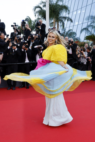 The 75th Cannes Film Festival - Opening ceremony and screening of the film “Coupez” (Final Cut) Out of competition - Red Carpet arrivals - Cannes, France, May 17, 2022. Tallia Storm poses. REUTERS 연합뉴스