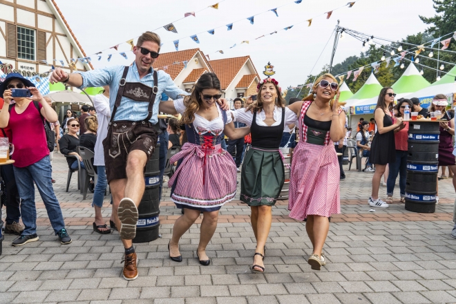 남해 독일마을에서 즐기는 독일 5월 축제 ‘마이페스트’ 