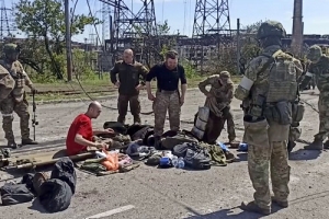 21세 러 병사는 전범죄 인정했는데… 투항 우크라군에 ‘新나치’ 덧씌운 러