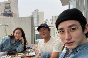 조세호, 최지우·이수혁 옆에서도 당당…30㎏ 감량 ‘유지어터’