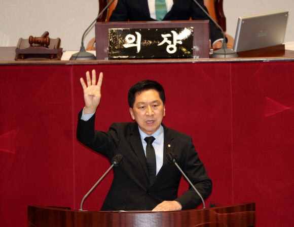 국민의힘 김기현 의원이 20일 오후 국회 본회의에서 자신의 징계안에 대해 신상발언을 하고 있다. 2022.5.20 국회사진기자단