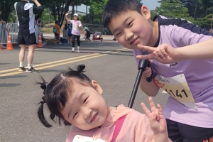 코로나 이후 서울 첫 일반인 마라톤대회...팔순 노인도 두 살 아이도 함께 뛰었다
