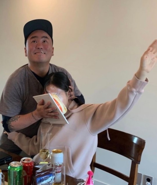 남성듀오 ‘리쌍’ 출신 길이 아내의 생일을 과격하게 축하했다. SNS 캡처