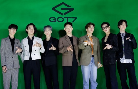 그룹 갓세븐(GOT7) 마크(왼쪽부터), JAY B, 잭슨, 진영, 영재, 뱀뱀, 유겸이 23일 오후 서울 강남구 보코서울강남에서 진행된 새 미니앨범 ‘갓세븐(GOT7)’ 발매 기념간담회에서 포즈를 취하고 있다. 2022.5.23 뉴스1