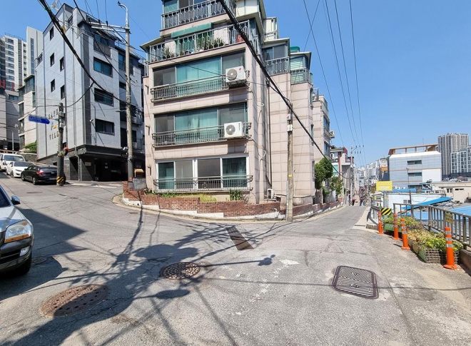 서울 동작구는 과거 구획정리사업, 주택지조성사업 등으로 60년 이상 소유권 및 주소 변동 없이 방치된 사도부지 774필지에 대한 소유자 정보 현행화를 추진한다. 동작구 제공.