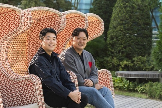 ‘유 퀴즈 온 더 블럭’ 박근형(왼쪽)·김민석 PD. tvN 제공