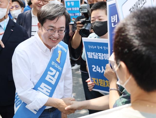 김동연 후보는 29일부터 31일까지 사흘간 도내 31개 시·군을 순회하는 ‘파란 31 대장정’에 들어간다.
