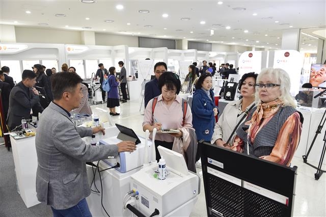 2019년 강원의료기기전시회에서 앞서 가는 원주 의료기기들이 대거 소개됐다. 원주는 디지털 헬스케어를 중심으로 한 의료기기산업의 메카를 꿈꾸고 있다. 원주시 제공