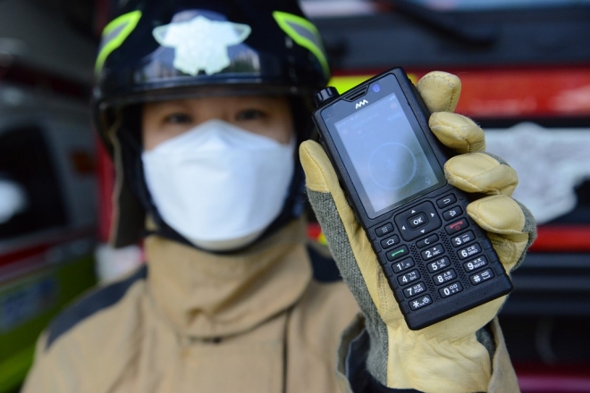 6월 1일부터 운영에 들어가는 국가 재난안전통신망(PS-LTE.재난안전통신망은 소방을 비롯해 경찰, 군, 지자체 등 기관별 무선통신망을 하나로 통합하는 전국 단위 통신망으로, 재난 발생 시 신속한 공동 대응이 가능하다. 경기도 소방재난본는 제공 