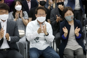 [속보] 교육감 출구조사, 보수 7곳·진보 7곳 우세…서울 조희연 38.6% 1위