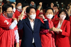 尹대통령 효과·민주 내홍… ‘대선 연장전’ 민심은 與로 쏠렸다