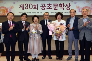 “마르던 식물이 물 만난 듯… 30년 역사 큰 상에 절망 사라져”