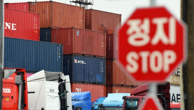 민주노총 소속 화물연대 총파업을 하루앞둔 6일 경기도 의왕ICD(종합물류터미널) 모습. 2022. 6. 6 박윤슬 기자