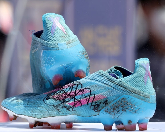 1600만원에 낙찰된 손흥민 축구화. 2022.6.6 연합뉴스