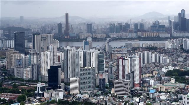 서울 용산구 일대 빌딩숲의 모습. 뉴스1