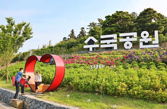 6월에 절정을 이루는 전남 신안 도초도 수국공원.  한국관광공사 제공