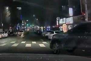 진로 변경 차량만 골라 들이 받은  ‘연인’