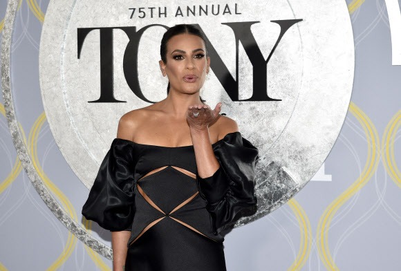 Lea Michele arrives at the 75th annual Tony Awards on Sunday, June 12, 2022, at Radio City Music Hall in New York. AP 연합뉴스