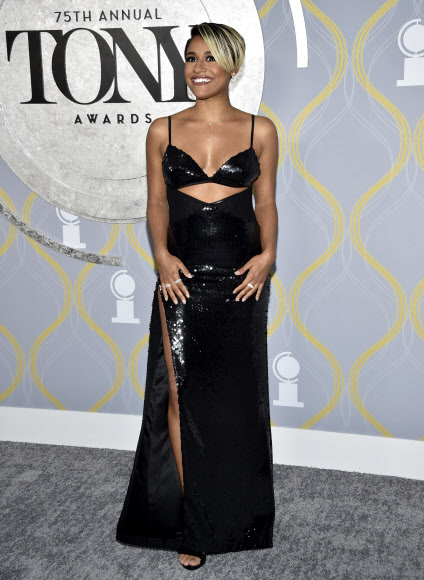 Ariana DeBose arrives at the 75th annual Tony Awards on Sunday, June 12, 2022, at Radio City Music Hall in New York. AP 연합뉴스