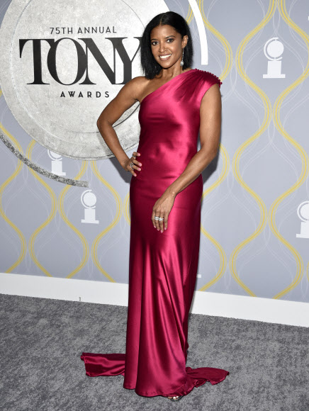 Renee Elise Goldsberry arrives at the 75th annual Tony Awards on Sunday, June 12, 2022, at Radio City Music Hall in New York. AP 연합뉴스
