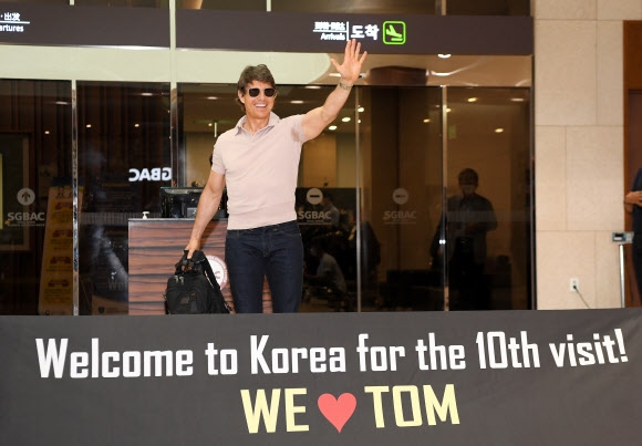 톰 크루즈 ‘반가워요 한국!’