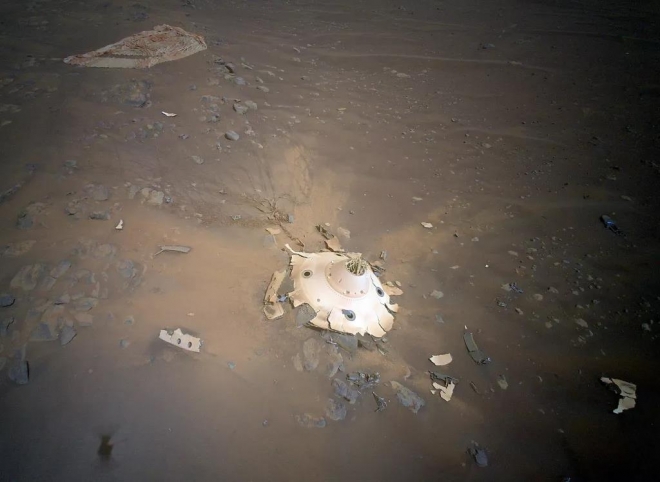 퍼서비어런스 착륙과정에서 이용된 낙하산과 원뿔형 하부 덮개 잔해  NASA/JPL-Caltech 제공 자료사진 연합뉴스