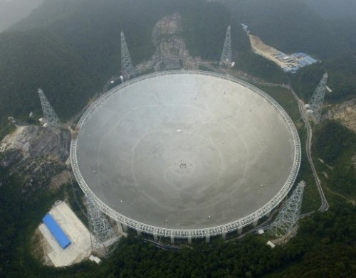 세계 최대 규모 전파망원경인 중국 구이저우성의 ‘톈옌’. AFP 연합뉴스