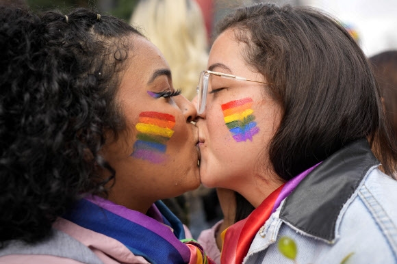 19일(현지시간) 상파울루 시내 중심가인 파울리스타 대로에서 동성애 축제가 열렸다.AP연합뉴스