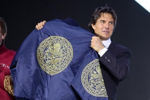 ‘탑건’ 내한 행사에서 톰 크루즈가 감탄 연발한 선물