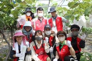 롯데아울렛 광주수완점, 포도농가 일손 돕기