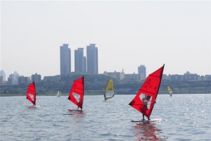 가평 ‘빠지’·양양 서핑 안 부러워… 한강, 수상레포츠 중심으로