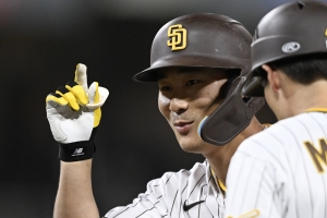 MLB 김하성 4경기 연속 안타…시즌 10번째 멀티히트까지